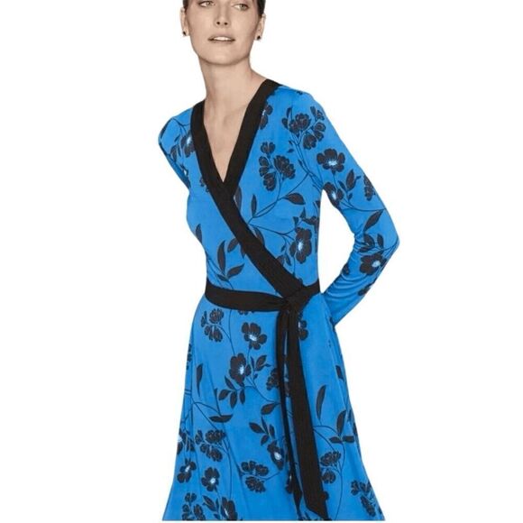 💙 WHITE HOUSE BLACK MARKET Long Sleeve Reversible Blue Matte Jersey Dress M - Picture 3 of 13